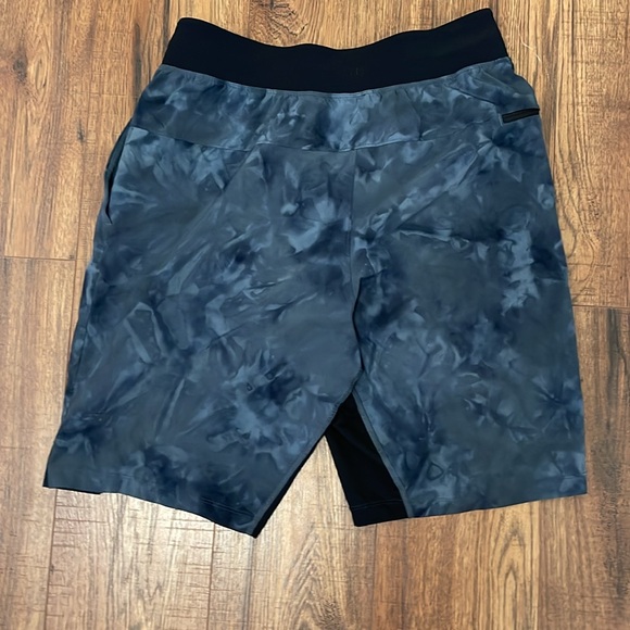 lululemon THE short - Picture 2 of 2